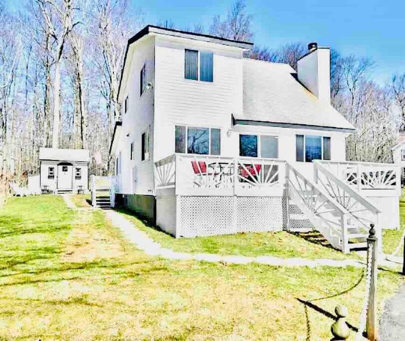 Cozy Poconos Mountain House With 3 Bedrooms Holiday home Tobyhanna