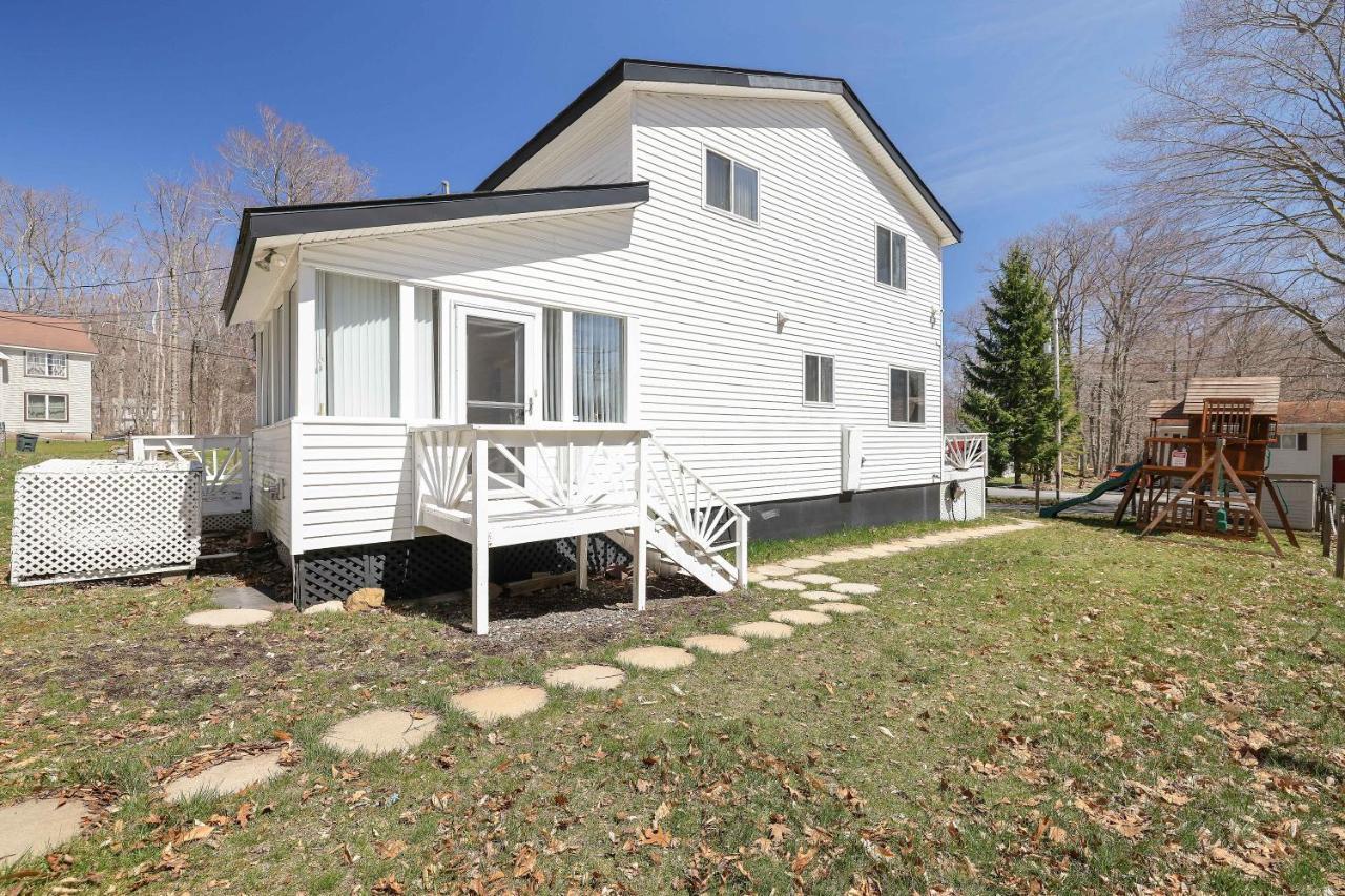 Cozy Poconos Mountain House With 3 Bedrooms Holiday home