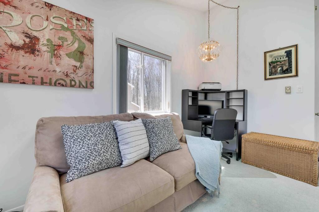 Cozy Poconos Mountain House With 3 Bedrooms Tobyhanna